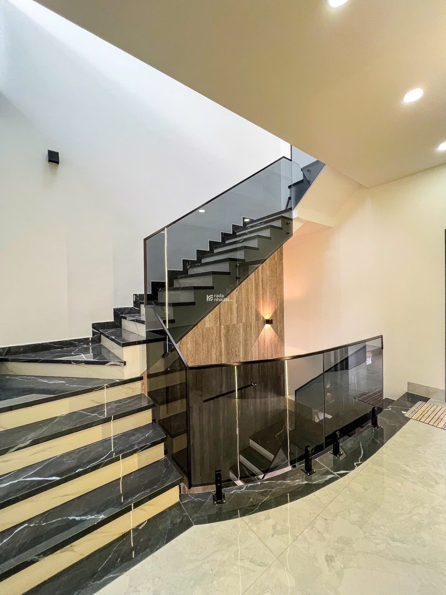 Bán Nhà Đẹp Tương Bình Hiệp - Ngay Trung Tâm - Sổ Hồng Riêng - An Ninh