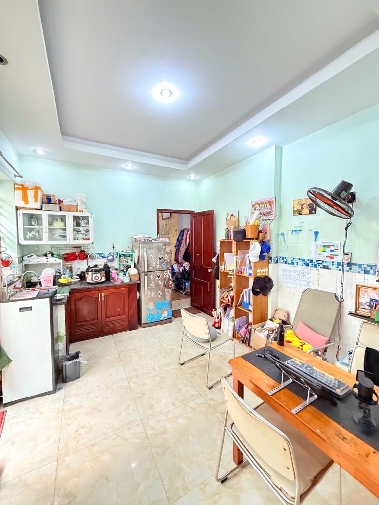 Nhà lô góc 1 mặt tiền, 1 mặt hẻm xe hơi. Nhà chia 2 căn riêng biệt. có thể vừa ở vừa kinh doanh hoặ