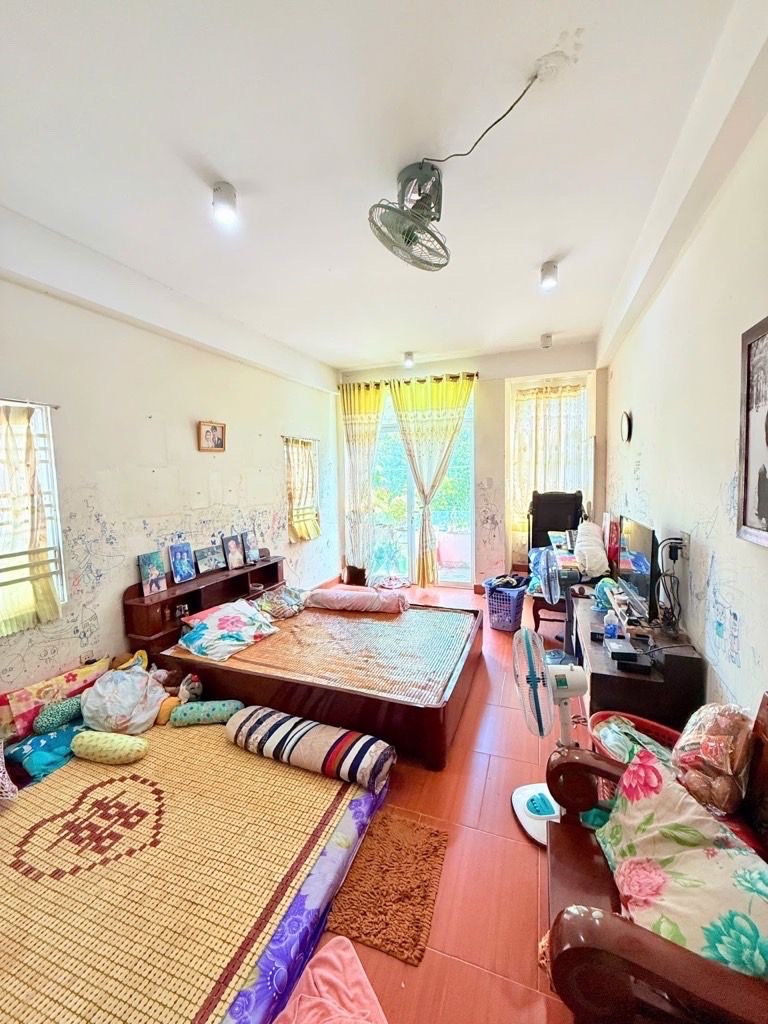 Nhà lô góc 1 mặt tiền, 1 mặt hẻm xe hơi. Nhà chia 2 căn riêng biệt. có thể vừa ở vừa kinh doanh hoặ