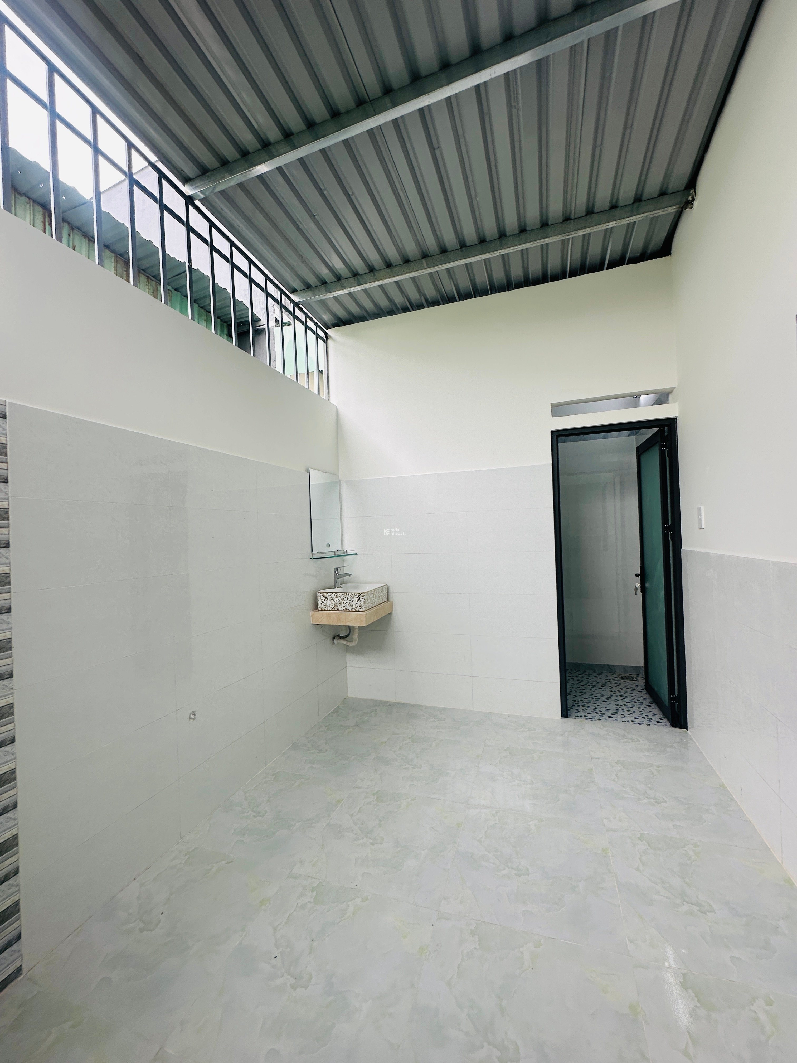 Bán nhà nằm trong KDC đường nhựa nhà mới xây 1T, 1L SHR gần trường Cấp 1,2