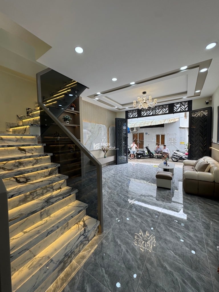 NHÀ MỚI TOANH 3 TẦNG - NỘI THẤT CAO CẤP - ĐƯỜNG THÔNG XE TẢI - DI CHUYỂN THUẬN TIỆN CÁC QUẬN TRUNG 