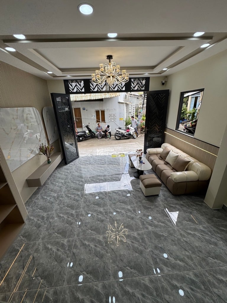 NHÀ MỚI TOANH 3 TẦNG - NỘI THẤT CAO CẤP - ĐƯỜNG THÔNG XE TẢI - DI CHUYỂN THUẬN TIỆN CÁC QUẬN TRUNG 