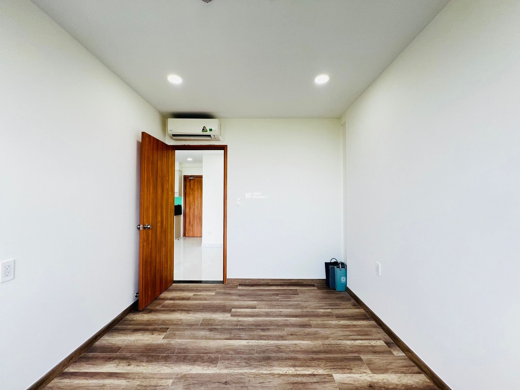 Cho thuê căn 1PN có máy lạnh, rèm, gương đầy đủ các tiện ích - gần làng đại học Quốc gia