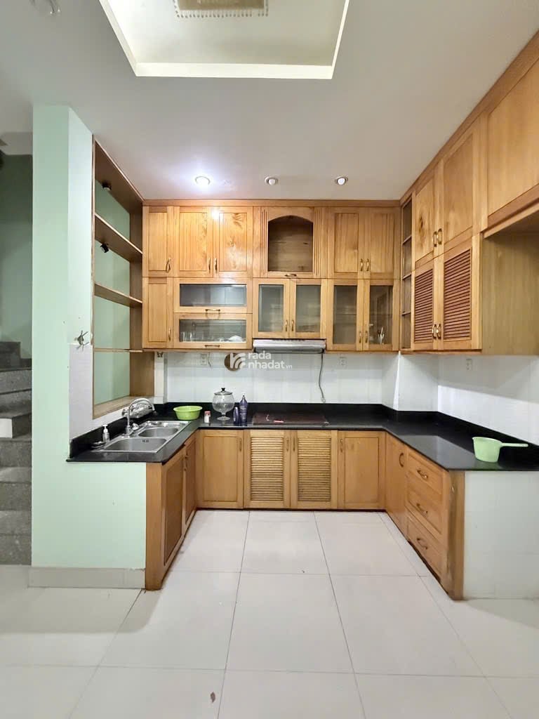 Mặt tiền kinh doanh  Hoa Lan  Phường 1  Phú Nhuận Giáp ranh Q1  50m2 (x 5 tầng ) Giá 18 Tỷ