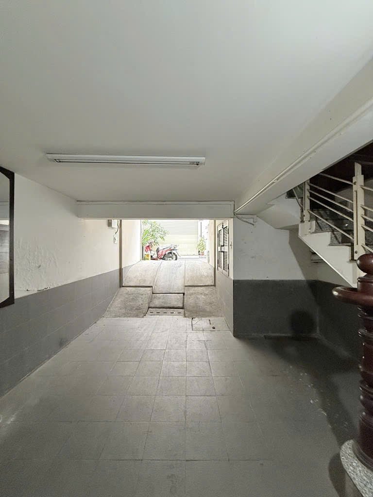 Mặt tiền kinh doanh  Hoa Lan  Phường 1  Phú Nhuận Giáp ranh Q1  50m2 (x 5 tầng ) Giá 18 Tỷ