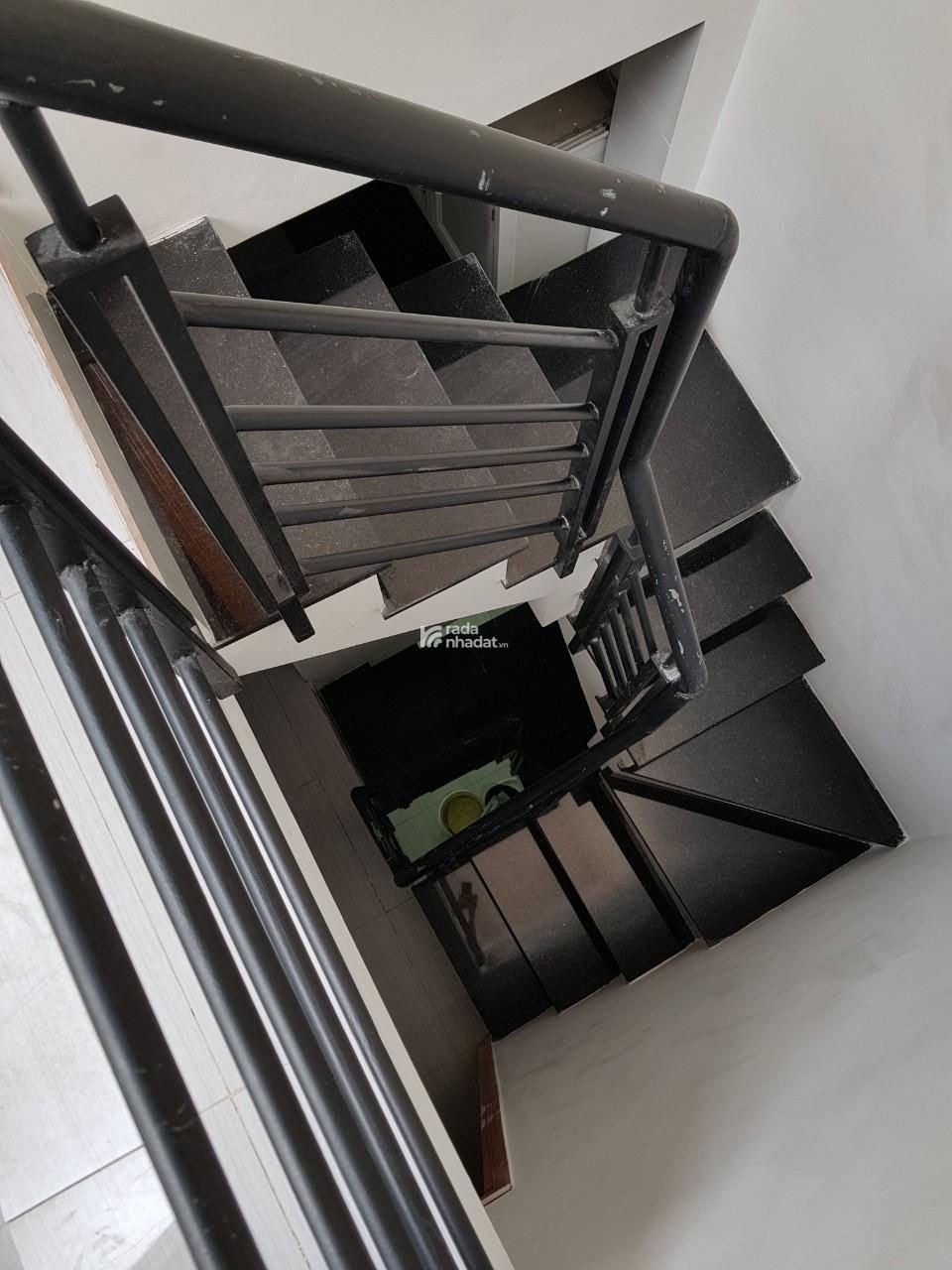 Bán nhà đường Nguyễn Văn Cừ Quận 1
