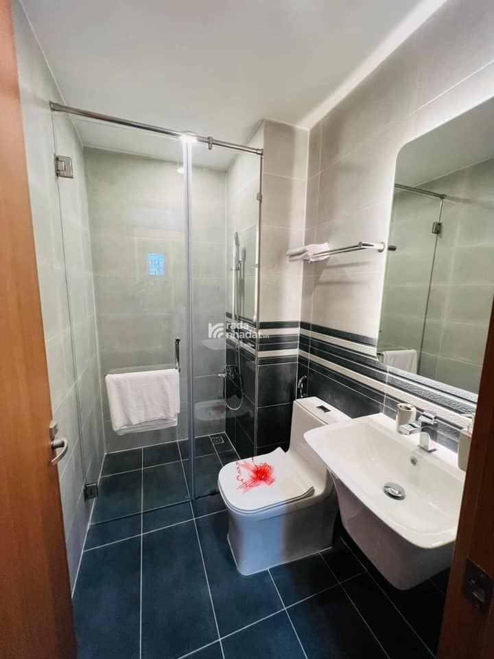 Opal Skyline Lái Thiêu, cho thuê căn 2pn 65m2 view hồ bơi, nội thất căn bản, giá 5tr5