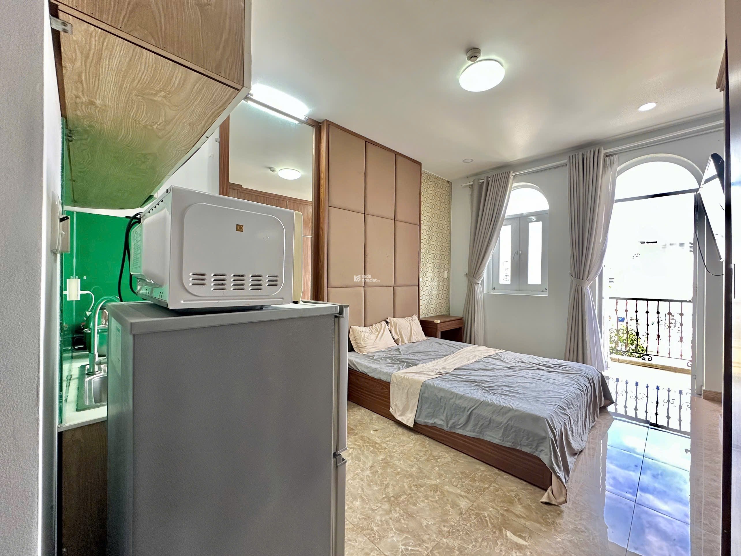 Cho Thuê Căn Hộ Ban Công Gần Bùi Viện Quận 1, Gần ĐH Văn Lang, Đại Học Hoa Sen