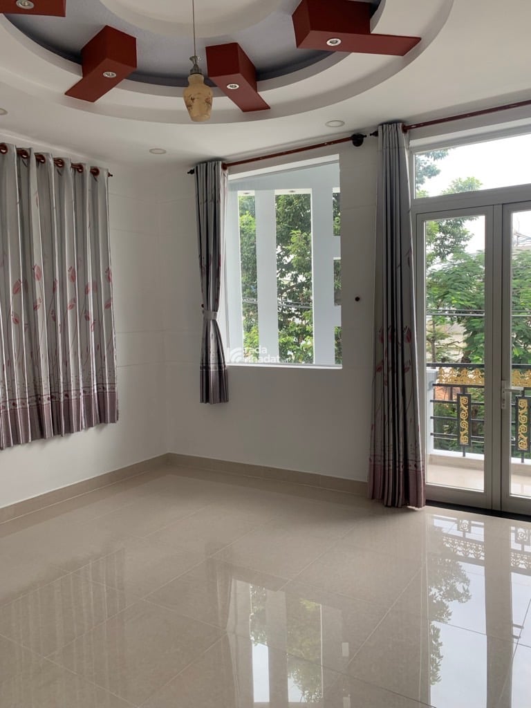 BÁN NHÀ 4 TẦNG. LÔ GÓC 2 MẶT TIỀN. XE HƠI VÀO NHÀ. BÌNH TRƯNG TÂY, QUẬN 2