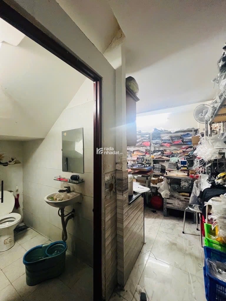 Bán Nhà Hồng Bàng Q6. vài bước là hẻm xe hơi quay đầu.  