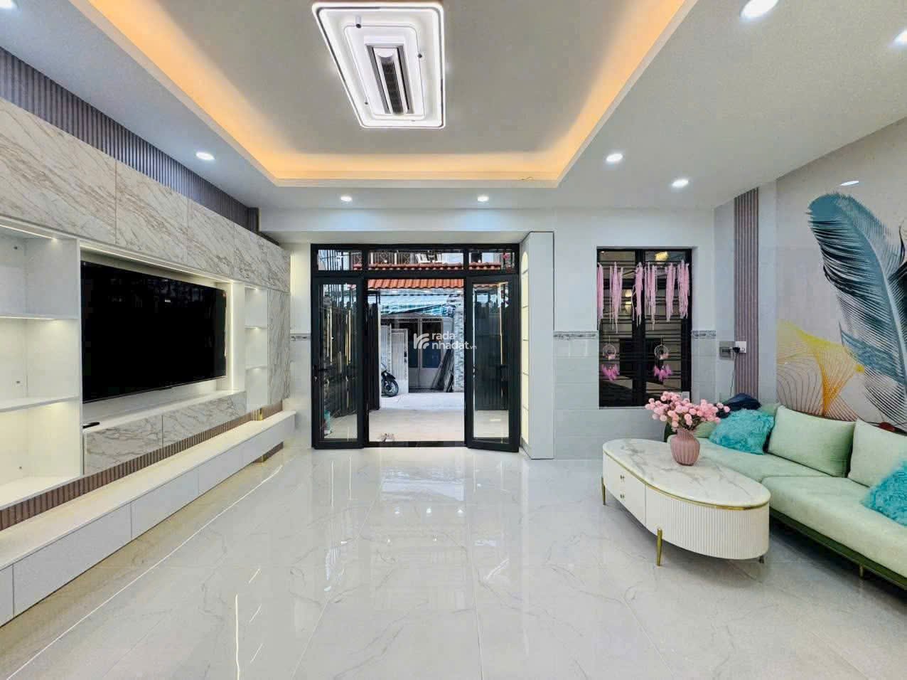 Nhà đẹp gần DH Marketing -thông số đẹp 5,7*12 - 4 lầu BTCT - khu dân trí có bãi ôtô - chỉ nhỉnh 6T