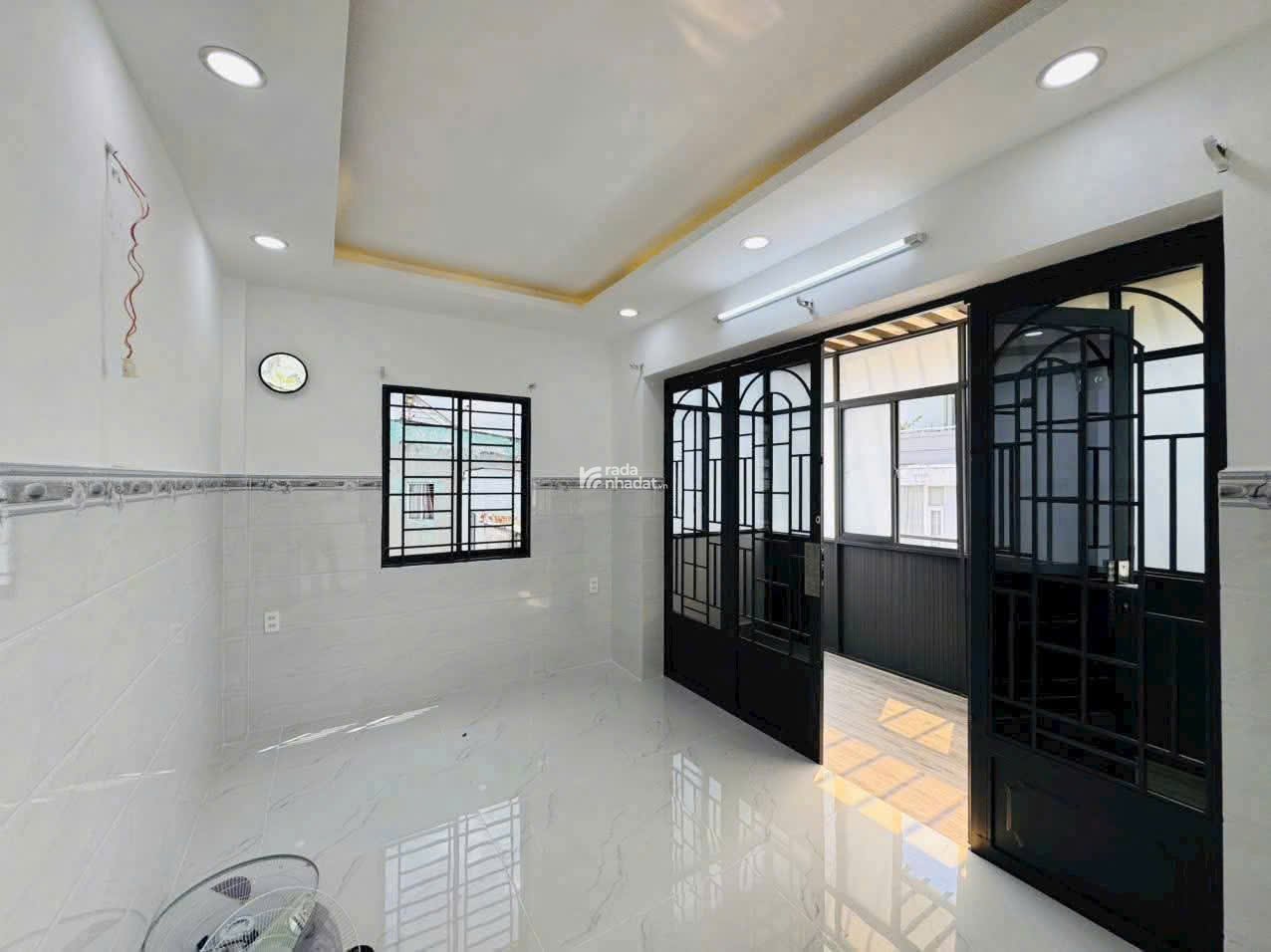 Nhà đẹp gần DH Marketing -thông số đẹp 5,7*12 - 4 lầu BTCT - khu dân trí có bãi ôtô - chỉ nhỉnh 6T