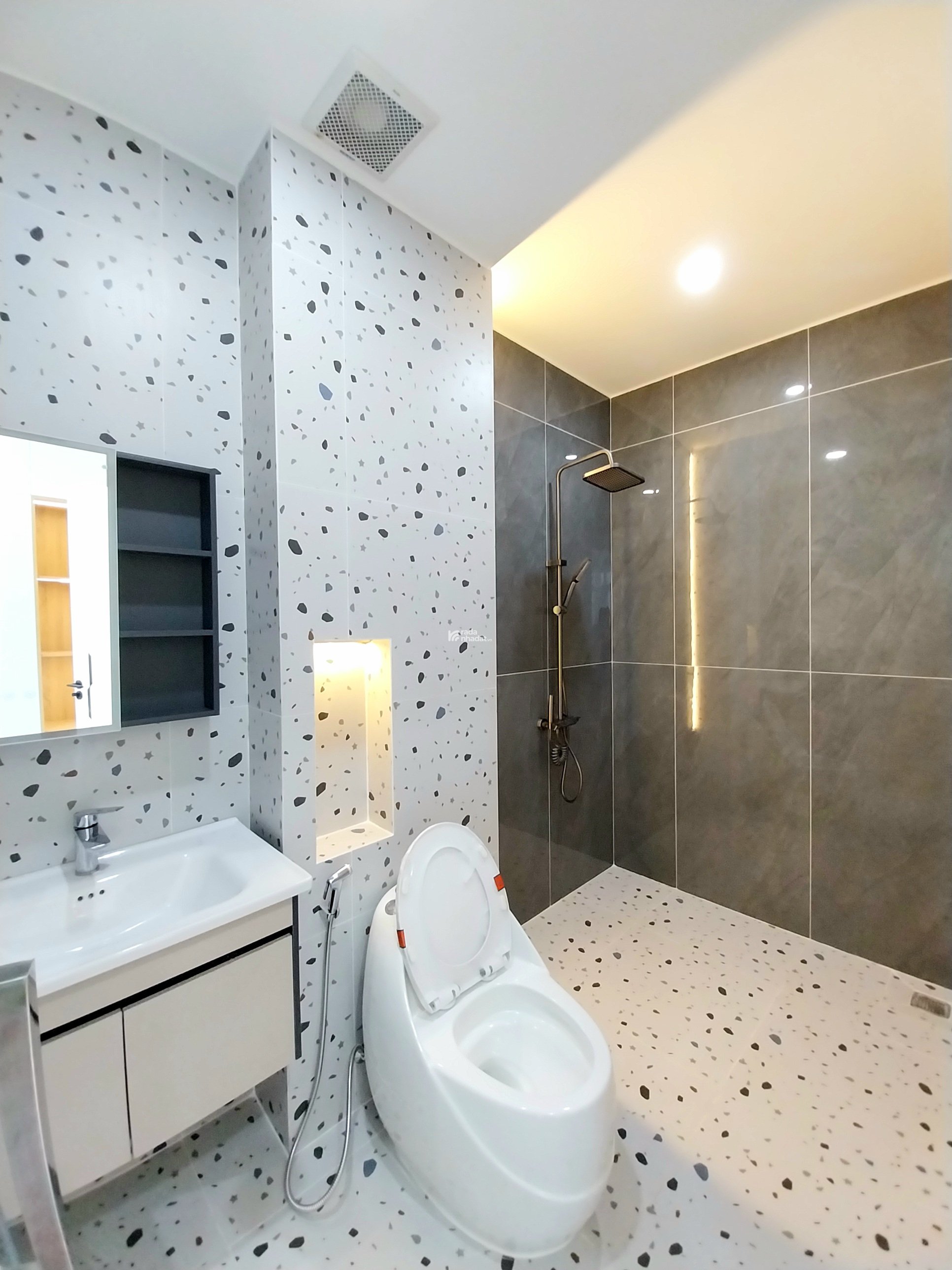Bán nhà mới xây ở Quang Trung 