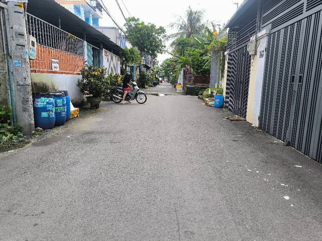 NHÀ 2 TẦNG NGANG 4.5M, HXH TRÁNH, TRUNG TÂM LONG TRƯỜNG, 4.2 TỶ TL