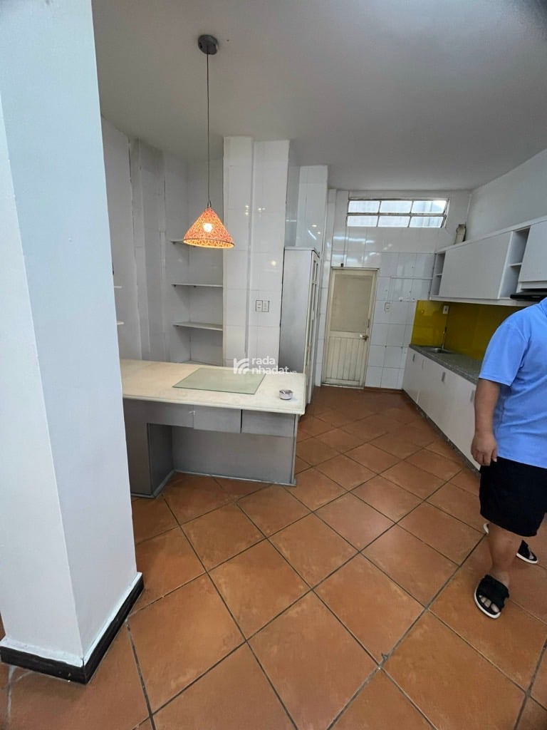 HẺM XE HƠI SÁT VÁCH. HOÀNG HOA THÁM, BÌNH THẠNH, 4 TẦNG MỚI Ở NGAY. GIẢM 550TR CHỈ CÒN 6.8T TL 