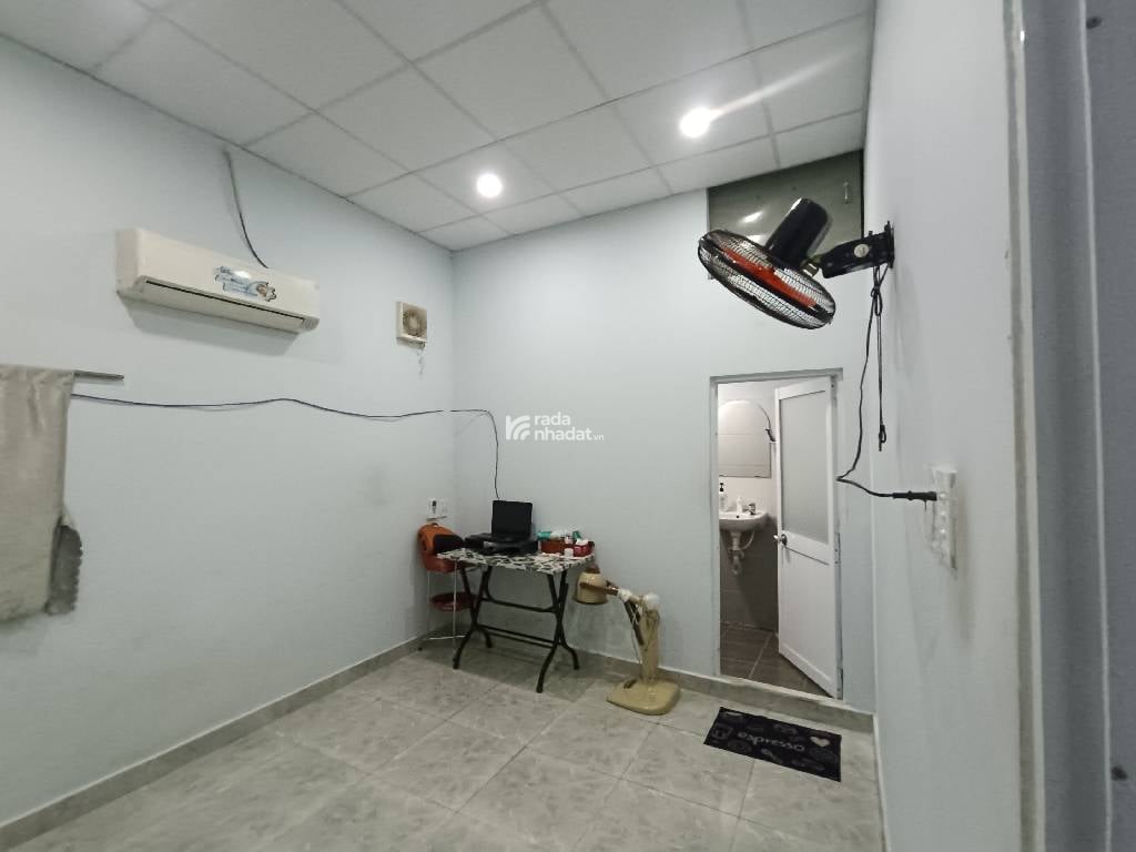 SÁT HẺM XE HƠI HUỲNH VĂN CHÍNH, TÂN PHÚ, 55M2 NGANG HIẾM CÓ. GIẢM 550TR CHỈ 4.5T TL TỐT