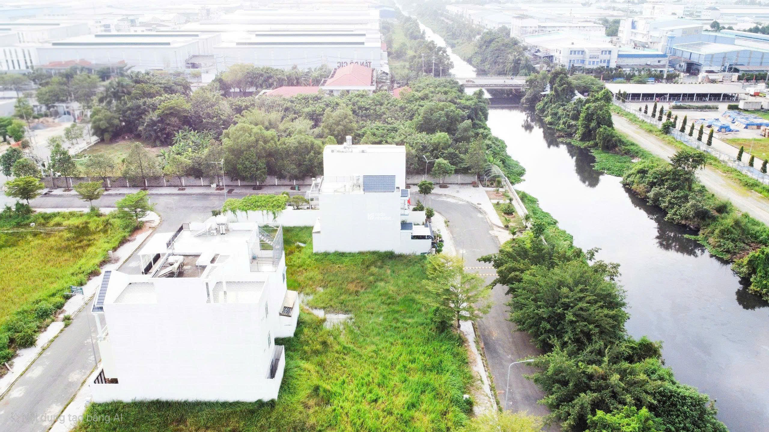 Bán nhanh lô 114m2 (6x19) nhỉnh 2 tỷ 1 tí, SHR, dân cư đông, tiện ích hiện hữu