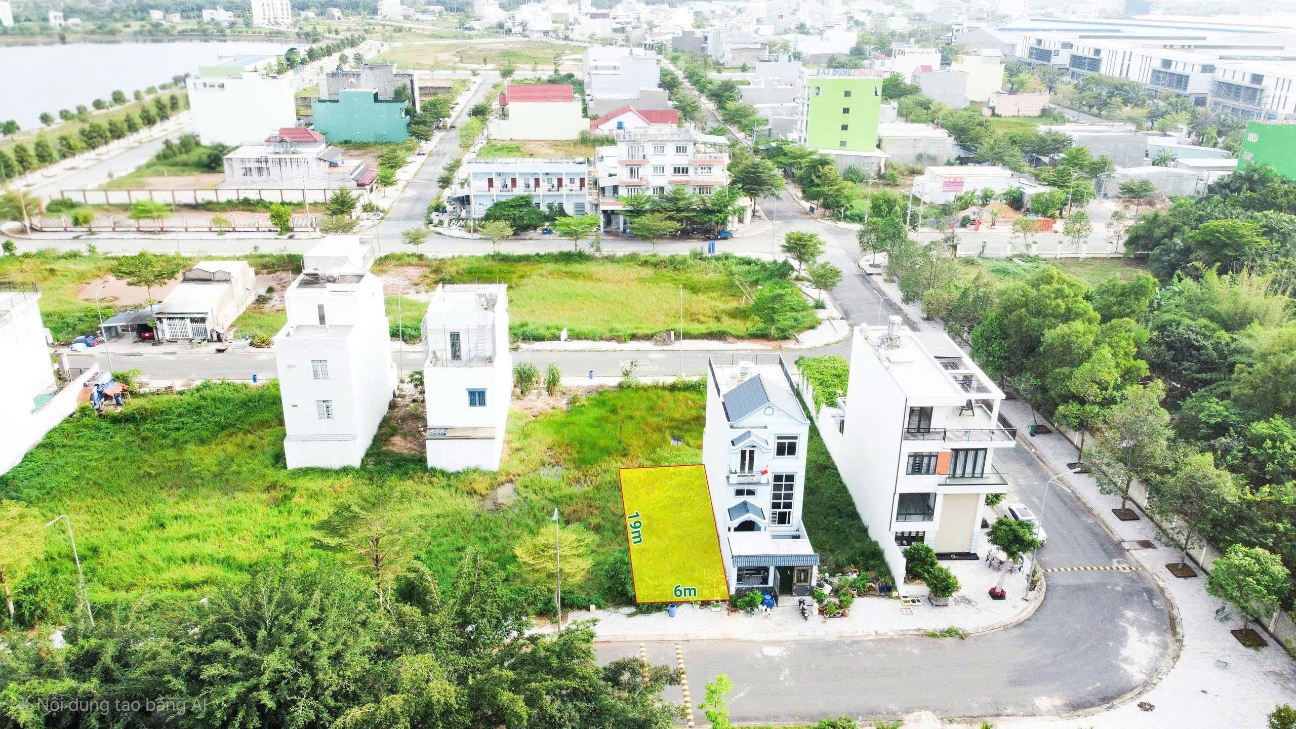 Bán nhanh lô 114m2 (6x19) nhỉnh 2 tỷ 1 tí, SHR, dân cư đông, tiện ích hiện hữu