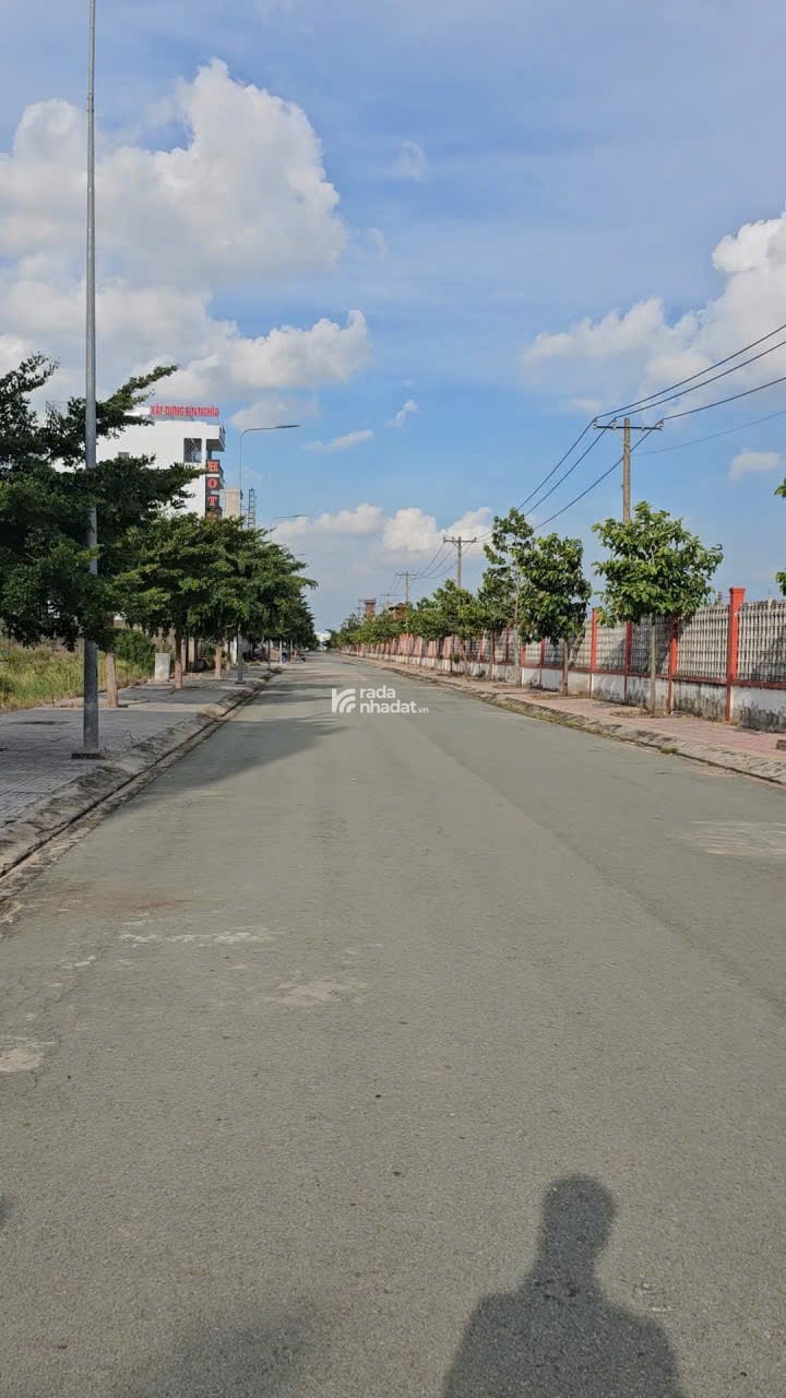 Bán nhanh lô 114m2 (6x19) nhỉnh 2 tỷ 1 tí, SHR, dân cư đông, tiện ích hiện hữu