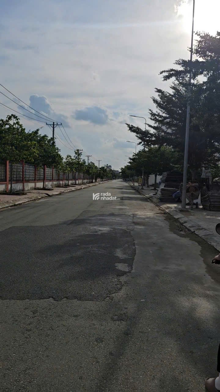 Bán nhanh lô 114m2 (6x19) nhỉnh 2 tỷ 1 tí, SHR, dân cư đông, tiện ích hiện hữu