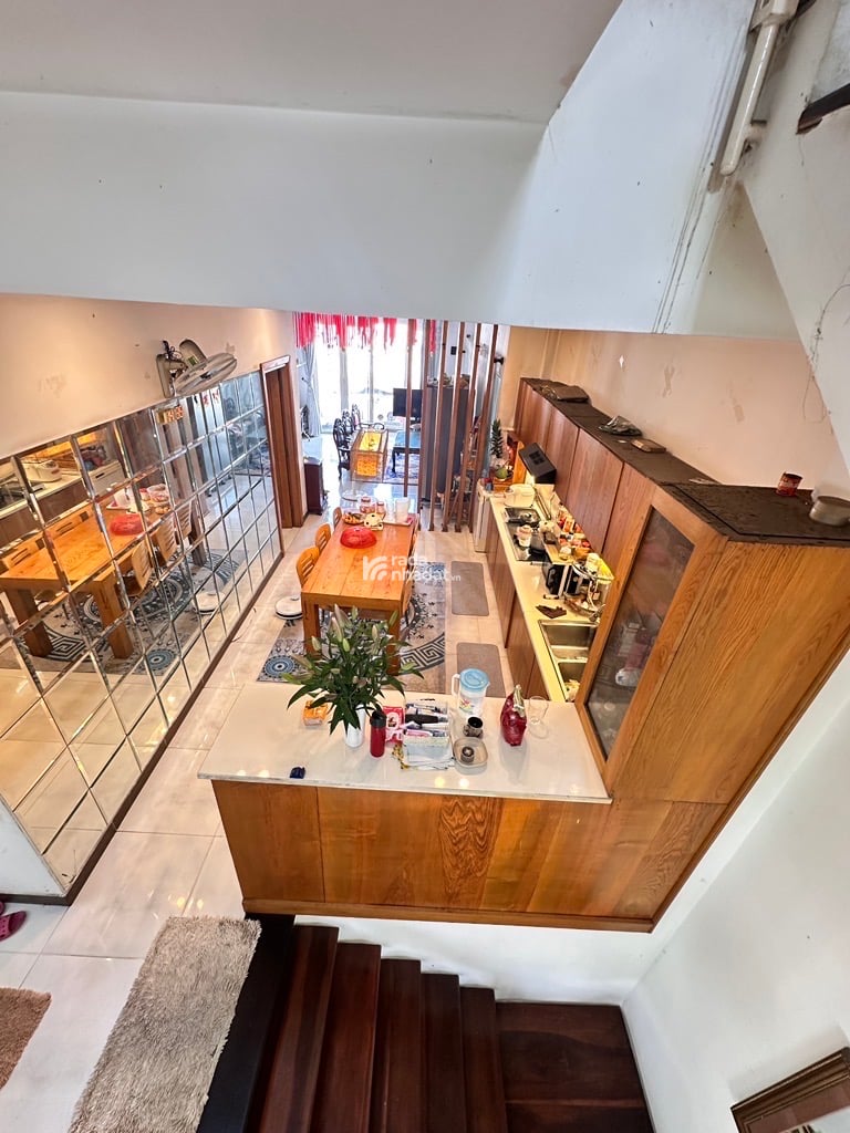 Kết cấu 3 tầng đúc BTCT tổng 3pn,3wc- Mặt tiền kinh doanh đa ngành nghề.- Chủ vừa ở vừa kinh doanh 