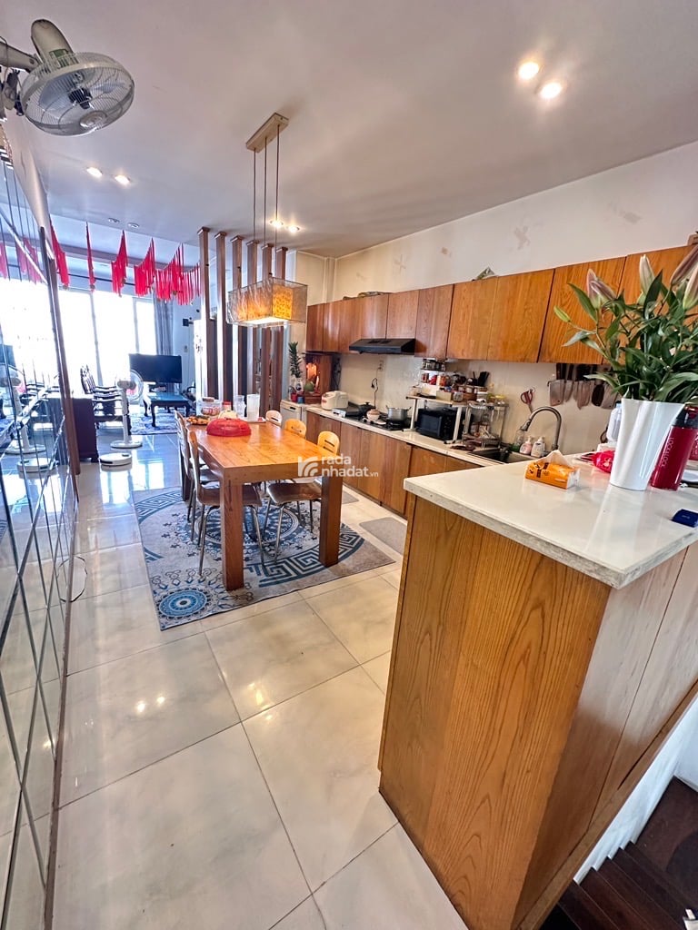 Kết cấu 3 tầng đúc BTCT tổng 3pn,3wc- Mặt tiền kinh doanh đa ngành nghề.- Chủ vừa ở vừa kinh doanh 