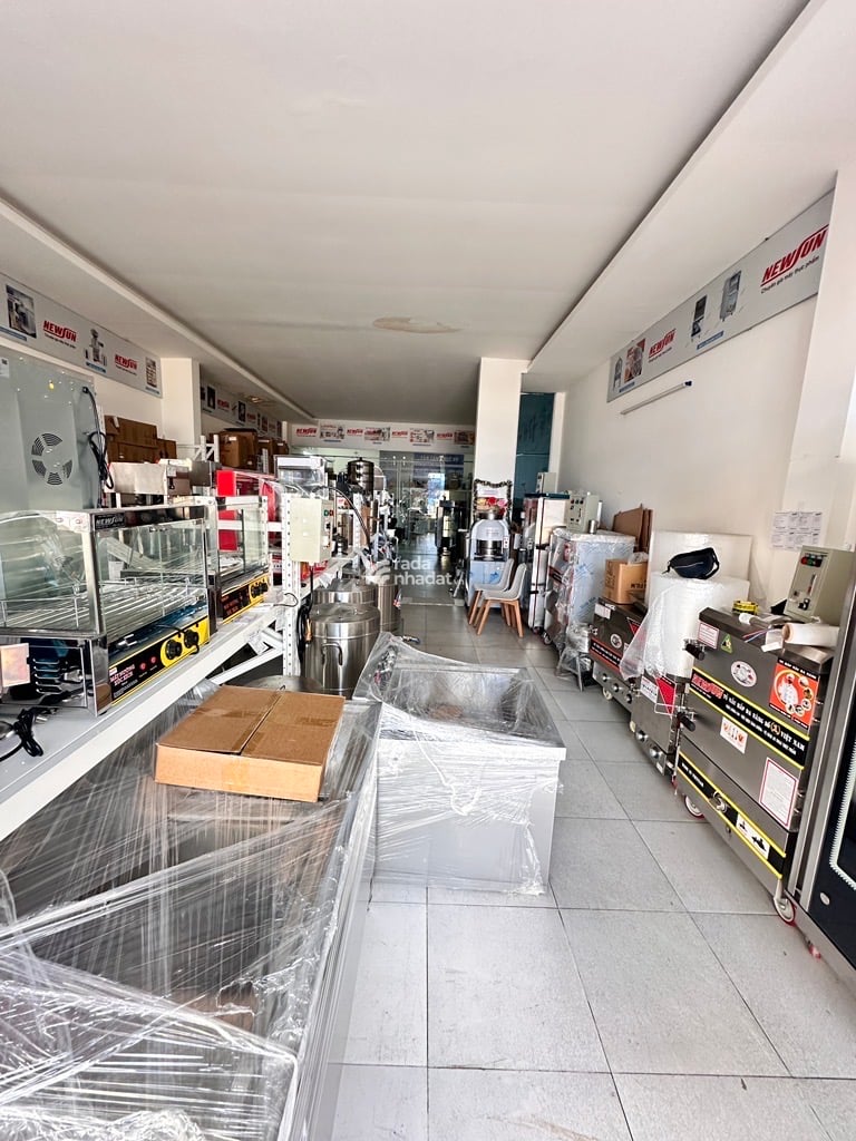 Kết cấu 3 tầng đúc BTCT tổng 3pn,3wc- Mặt tiền kinh doanh đa ngành nghề.- Chủ vừa ở vừa kinh doanh 