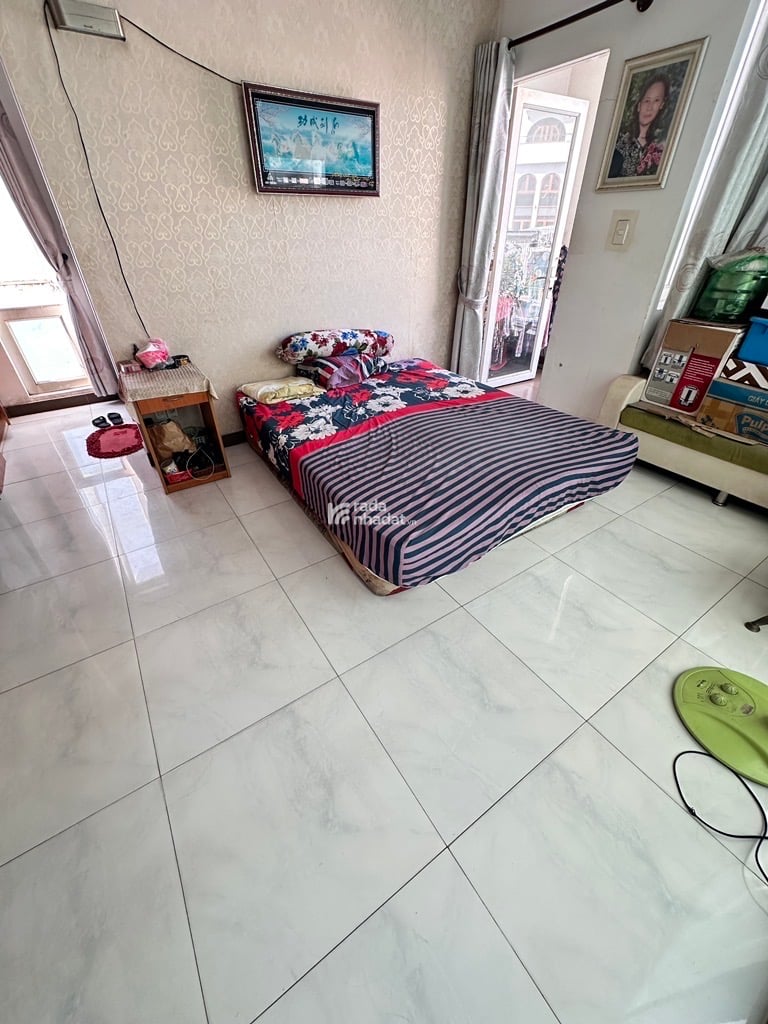 Kết cấu 3 tầng đúc BTCT tổng 3pn,3wc- Mặt tiền kinh doanh đa ngành nghề.- Chủ vừa ở vừa kinh doanh 