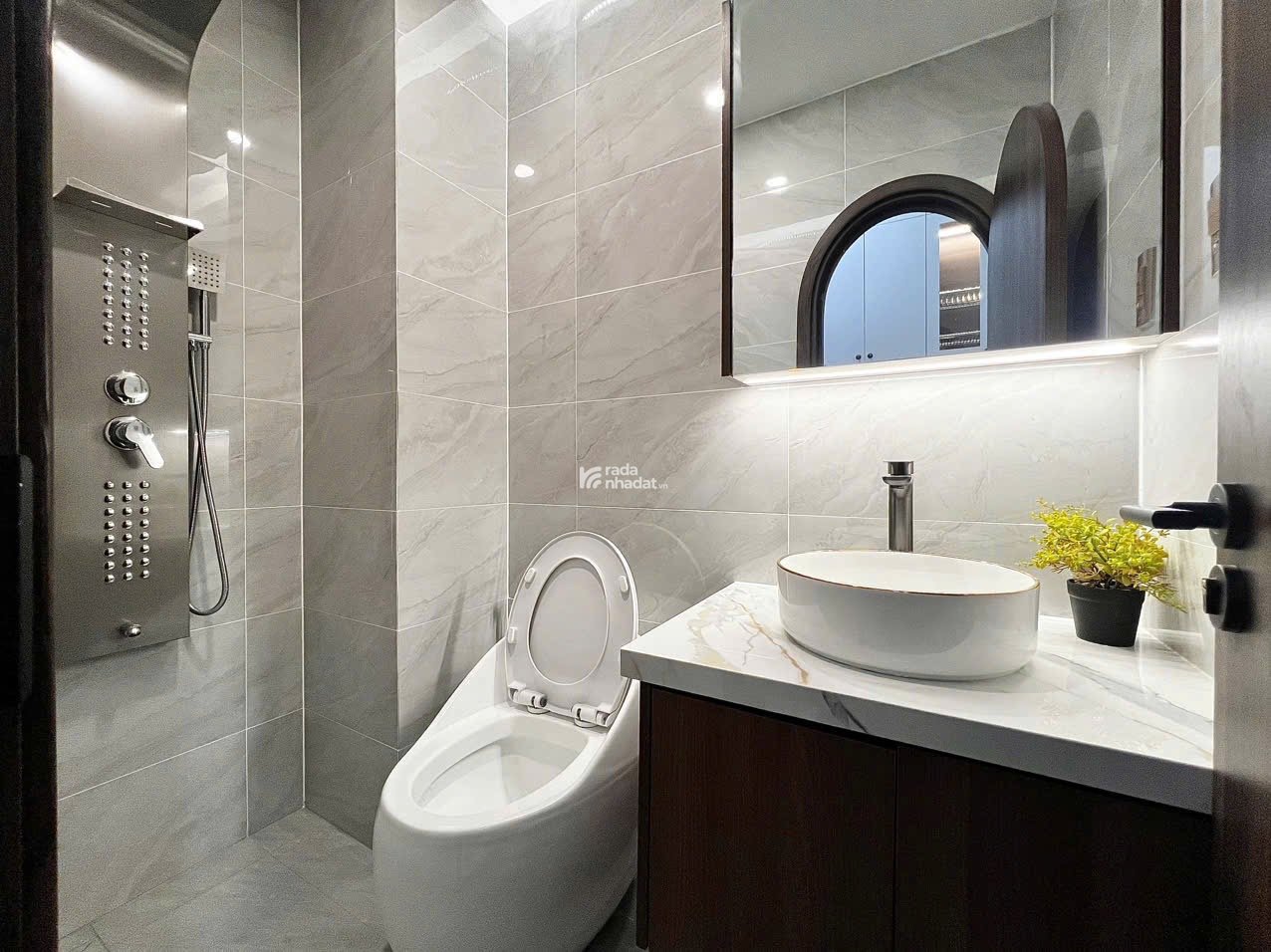 1 căn siêu phẩm trung tâm Phú Nhuận đường Huỳnh Văn Bánh 60m2, SHR giá chỉ 4 tỷ 350 TL