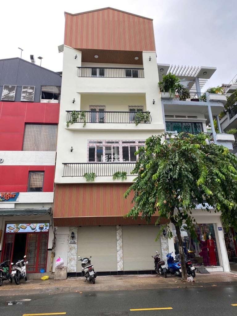 Nhà đẹp Mặt tiền Nguyễn Đình Chiểu Q3 - 6,2x10,5 x 5 tầng. Vị trí đẹp cho kinh doanh 