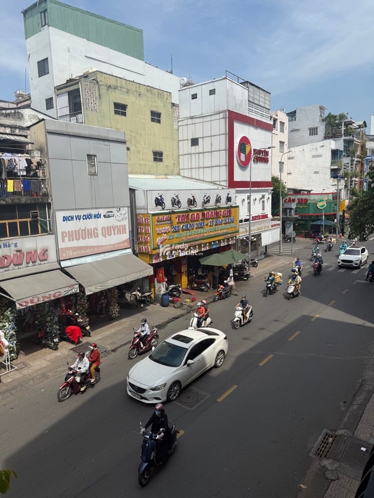 Nhà đẹp Mặt tiền Nguyễn Đình Chiểu Q3 - 6,2x10,5 x 5 tầng. Vị trí đẹp cho kinh doanh 