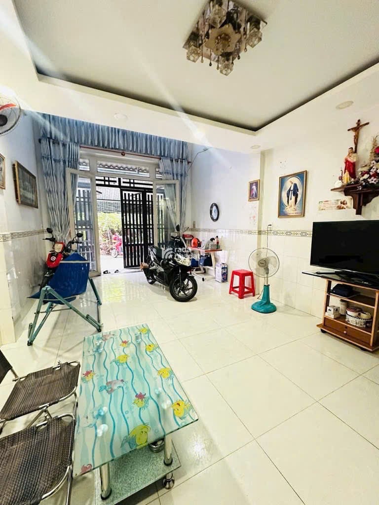 Nhà HXH 6m gần Kênh Nước Đen, 56m2, chỉ 5 tỷ TL, giá cực tốt