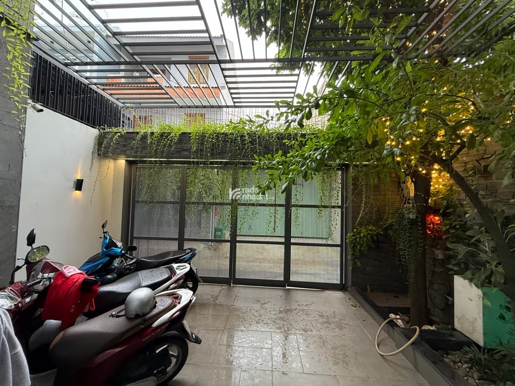 NHÀ ĐẸP Ở NGAY, Ô TÔ VÀO NHÀ, K. DOANH TỐT, 3 TẦNG GẦN CC LAVITA 5,5X18 CHỈ 13 TỶ.
