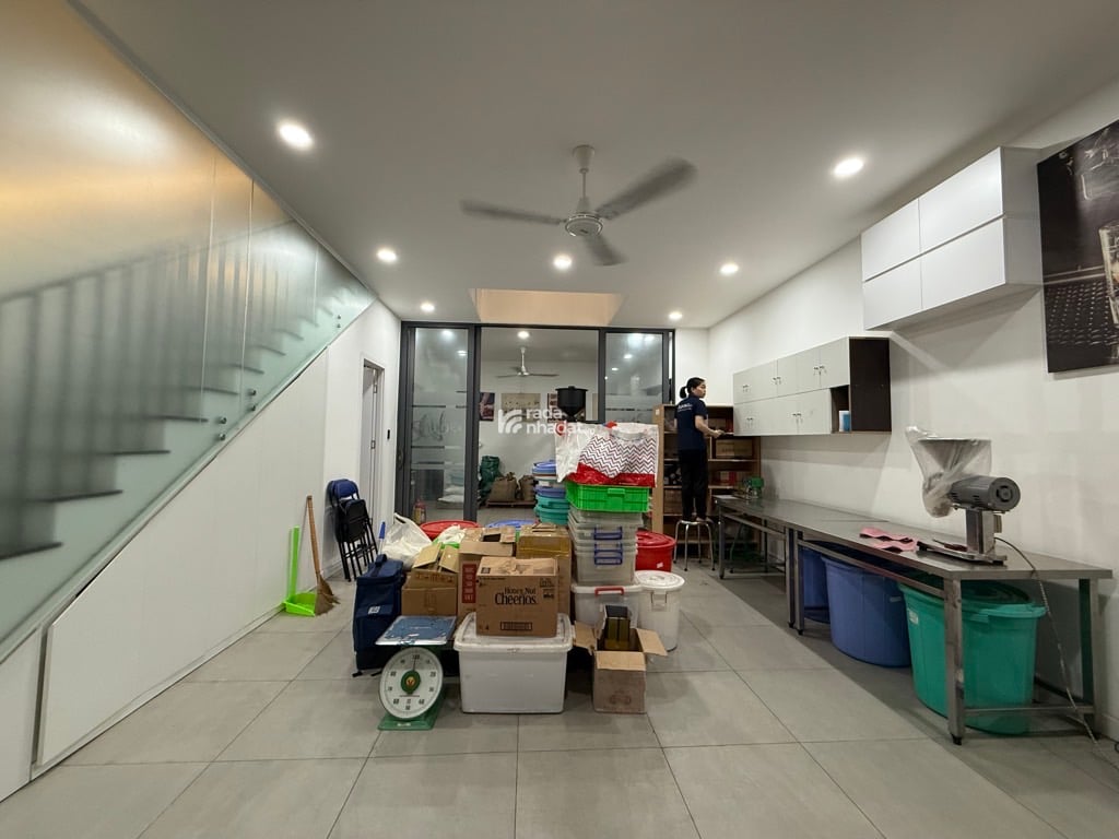 NHÀ ĐẸP Ở NGAY, Ô TÔ VÀO NHÀ, K. DOANH TỐT, 3 TẦNG GẦN CC LAVITA 5,5X18 CHỈ 13 TỶ.