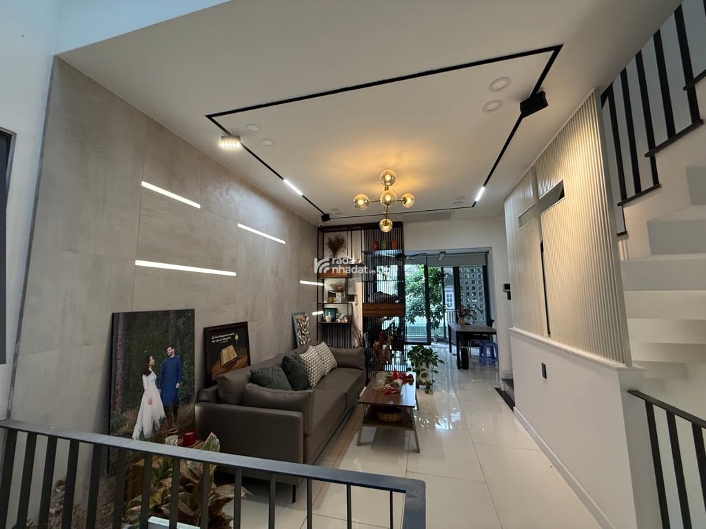 NHÀ ĐẸP Ở NGAY, Ô TÔ VÀO NHÀ, K. DOANH TỐT, 3 TẦNG GẦN CC LAVITA 5,5X18 CHỈ 13 TỶ.