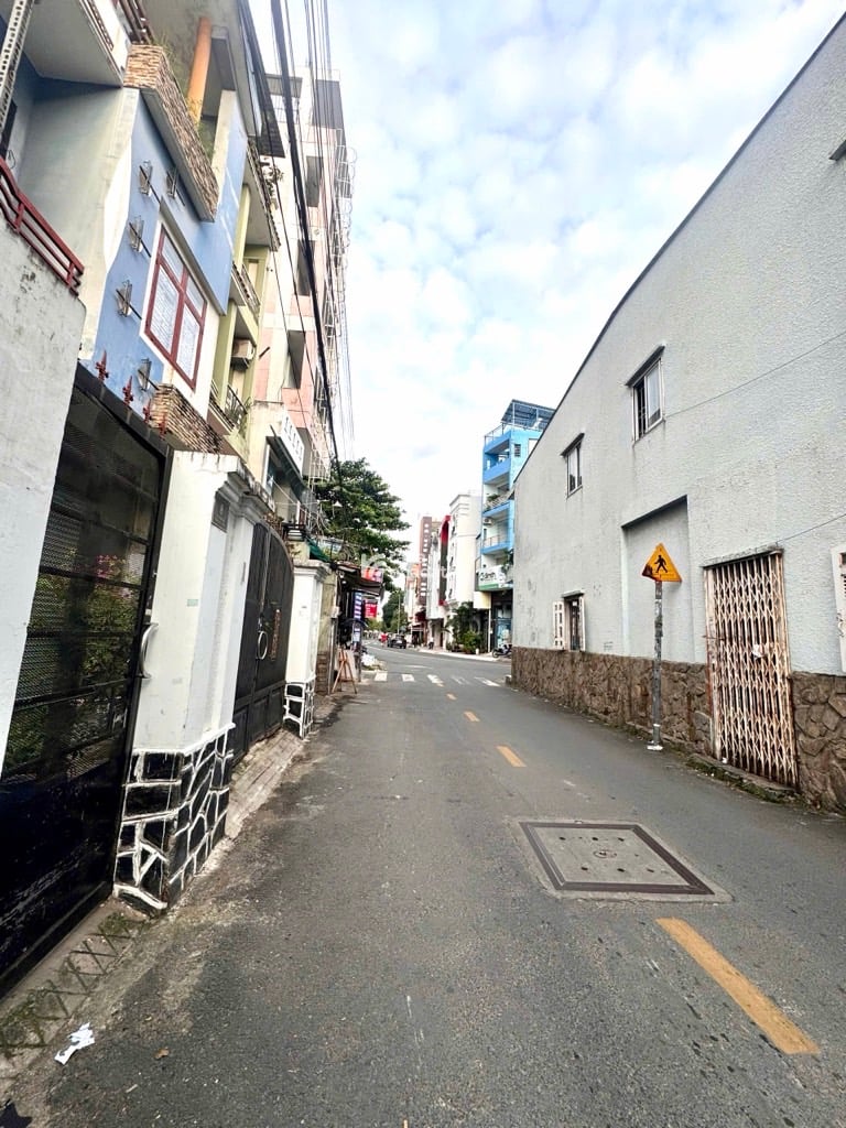 NGAY AEON MALL, MTKD TRẦN TẤN, TÂN PHÚ, 64M2 NGANG HIẾM CÓ. GIẢM 550TR CHỈ 10.5T 