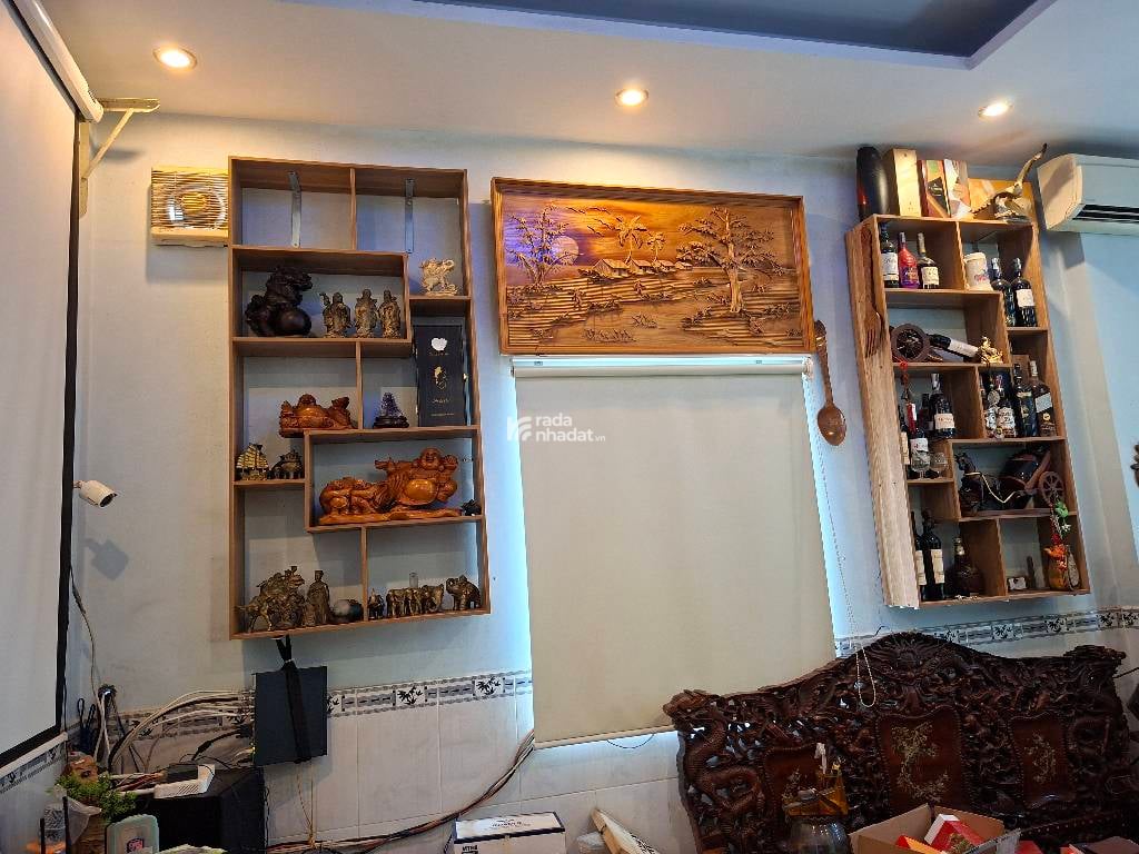  Hiện Trạng: Nhà 3 tầng, chủ tự xây tâm quyết. Gồm 4 phòng ngủ, 2 WC. 