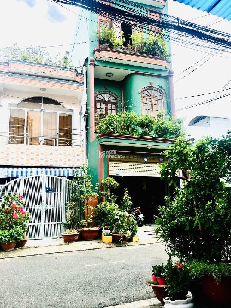  Nhà đúc BTCT kiên cố, 1 trệt 3 lầu với 5PN, 4wc, tiện ở, làm văn phòng hoặc KD cho thuê.
