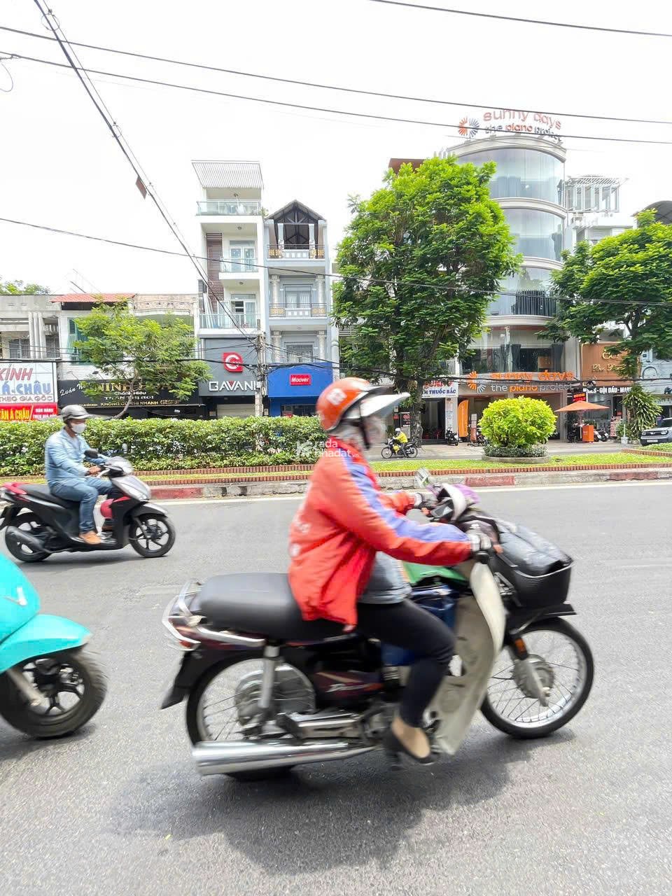 Bán nhà mặt tiền Vĩnh Viễn, P4, Q10 DT: 4.2x15m 5 tầng  giá 18tỷ HĐT 25tr