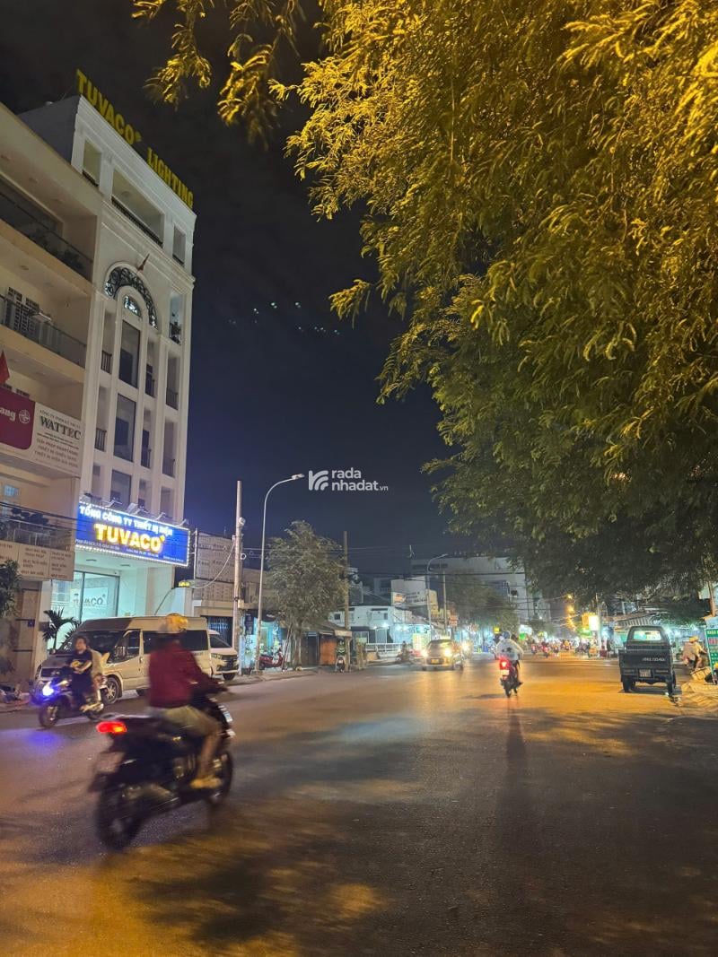 MTKD ĐƯỜNG 30M ( SỐ NHÀ MÃI LỘC PHÁT ) - 70M2 X 3 TẦNG - VUÔNG - H.CÔNG - CHO THUÊ BÈO 20TR/TH