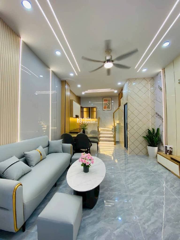 Bán nhà ngay Vincom Plaza Quang Trung Gò Vấp, 40m2, 3 tầng, full nội thất, hxh, 4.3 tỷ