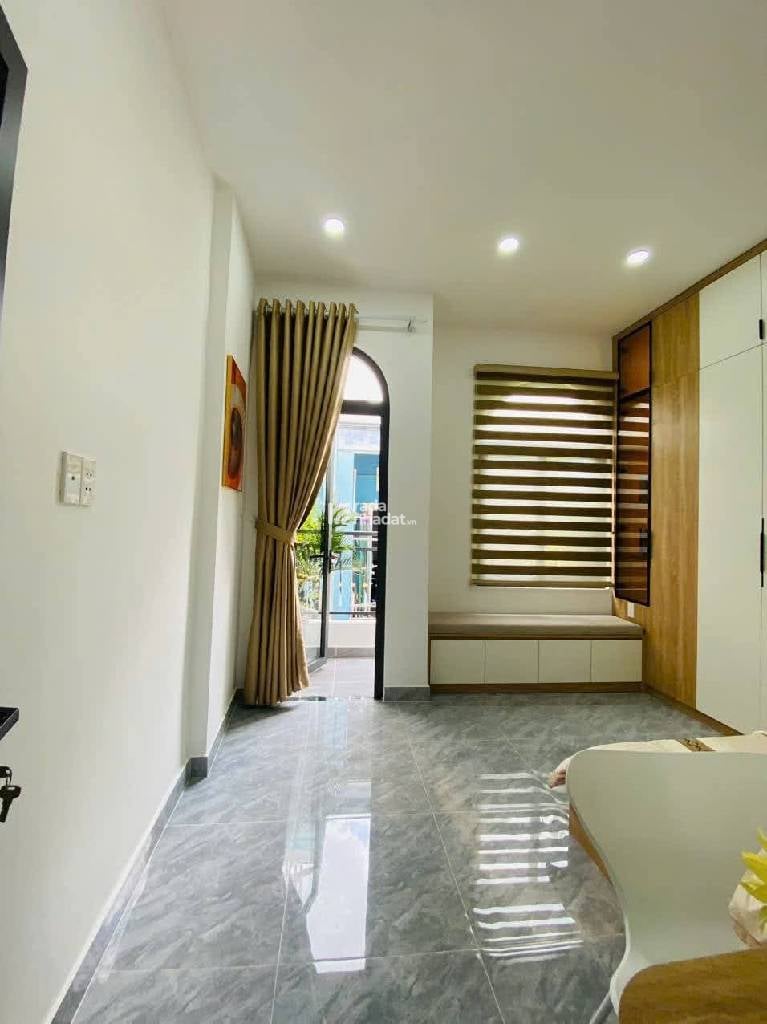 Bán nhà ngay Vincom Plaza Quang Trung Gò Vấp, 40m2, 3 tầng, full nội thất, hxh, 4.3 tỷ