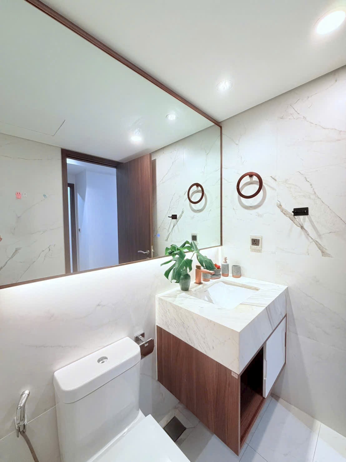 CẦN BÁN GẤP CĂN HỘ THE PEAK MIDTOWN, PHÚ MỸ HƯNG, QUẬN 7 - NHÀ ĐẸP - GIÁ TỐT