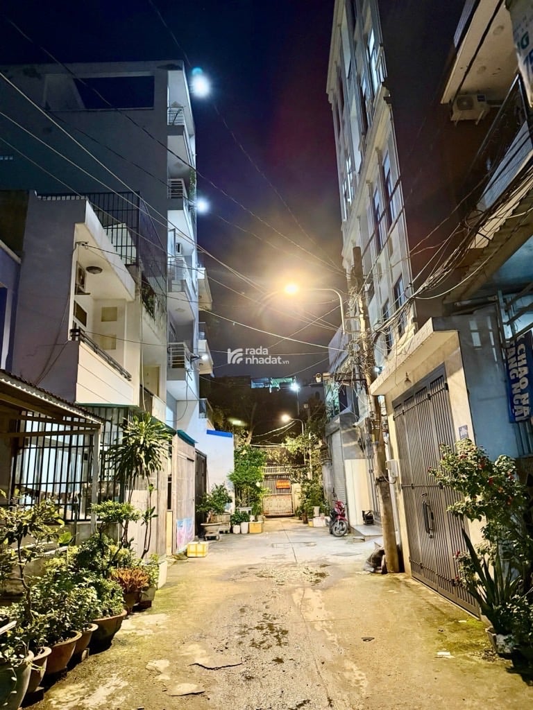 Căn hộ dịch vụ: 7 pn, 7 toilet. Doanh thu 50tr/ thángVị trí: ngay chợ thạch đà- nhà đang sửa , sắp 