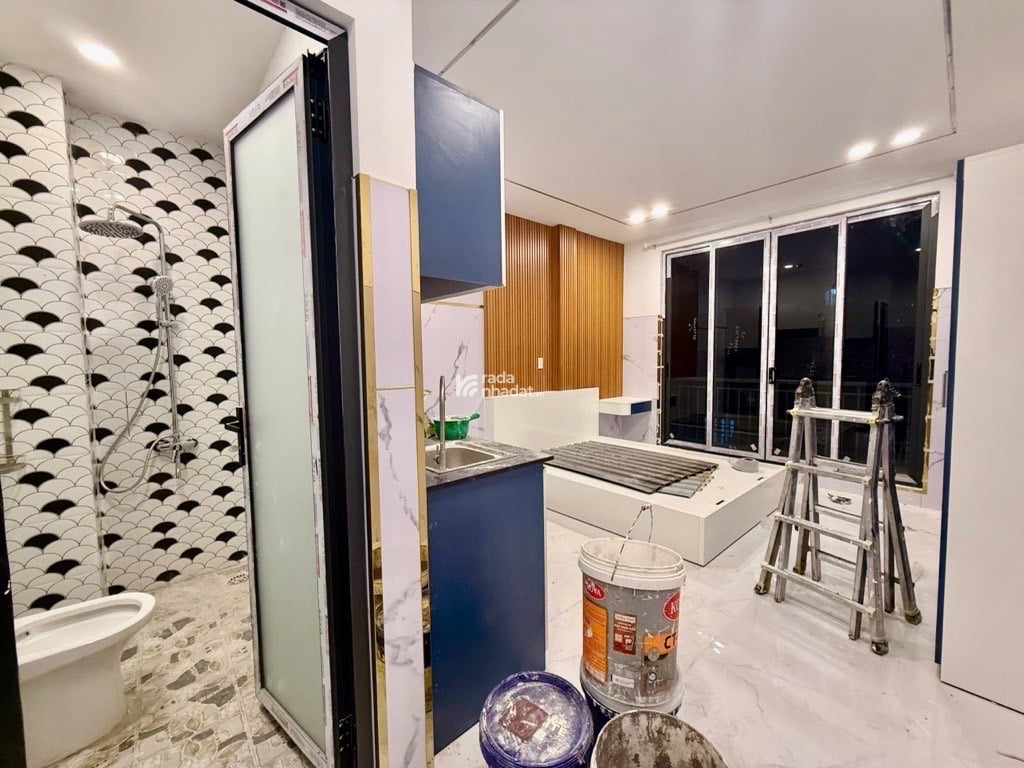 Căn hộ dịch vụ: 7 pn, 7 toilet. Doanh thu 50tr/ thángVị trí: ngay chợ thạch đà- nhà đang sửa , sắp 