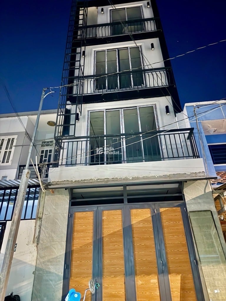 Căn hộ dịch vụ: 7 pn, 7 toilet. Doanh thu 50tr/ thángVị trí: ngay chợ thạch đà- nhà đang sửa , sắp 