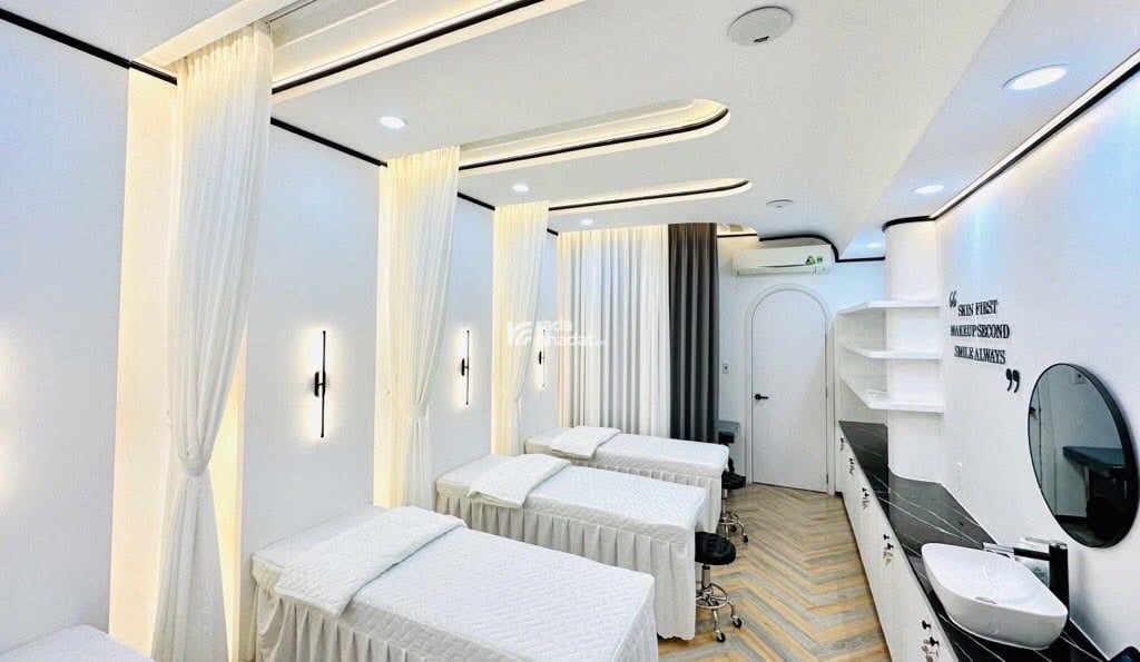 HIẾM - VỊ TRÍ ĐẸP TIỆN KINH DOANH - SỔ A4 - 20M RA MẶT TIỀN 