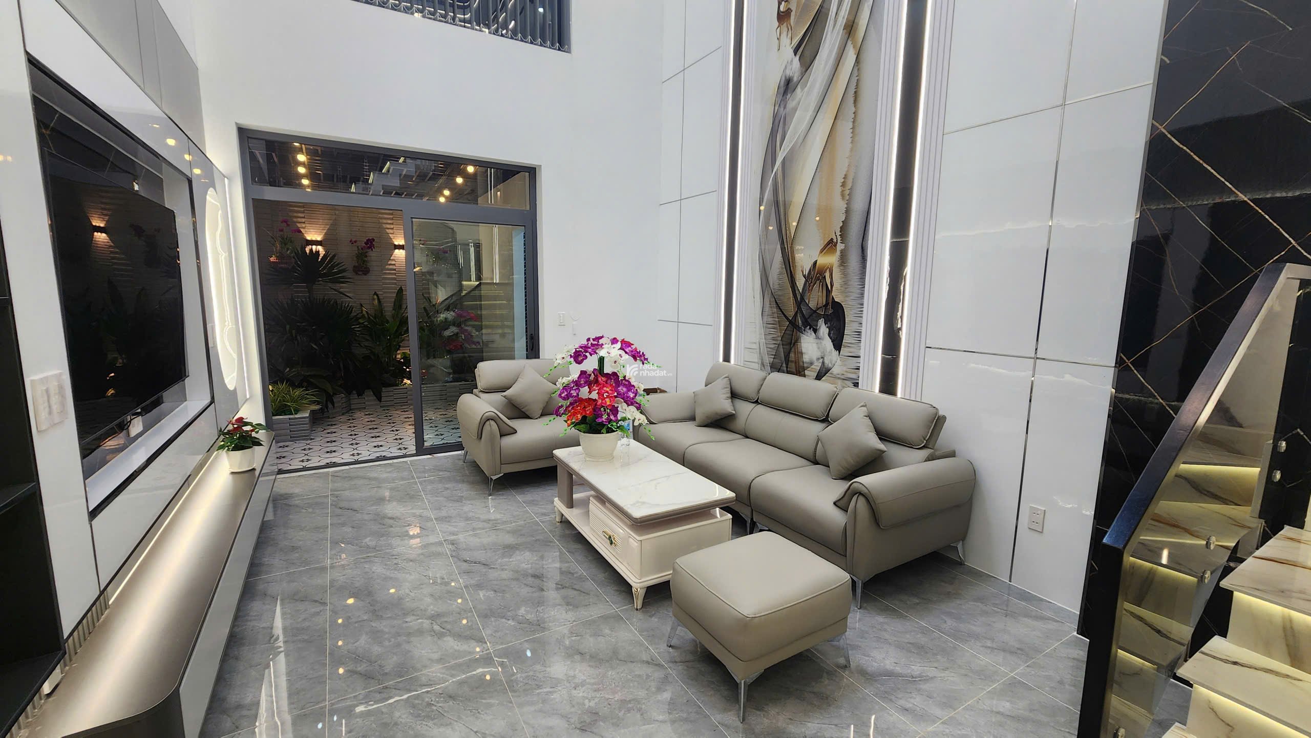 CHÂN DÀI 4 TẦNG - MẶT TIỀN KÊNH TÔ NGỌC VÂN - FULL NỘI THẤT - SÂN ĐẬU 5 Ô TÔ