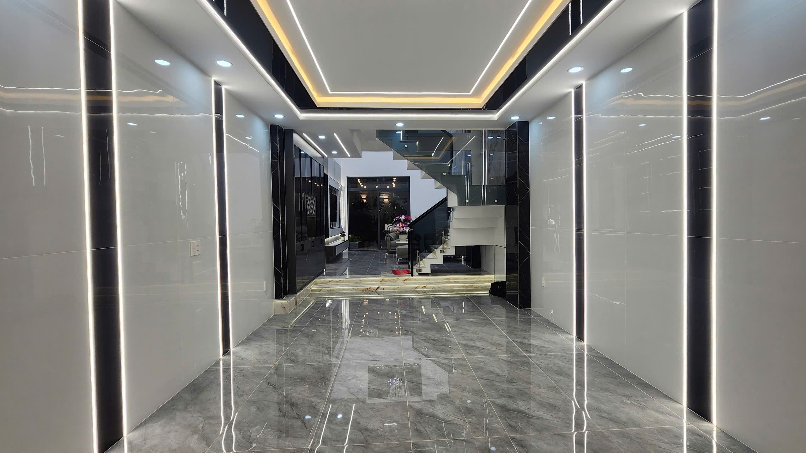 CHÂN DÀI 4 TẦNG - MẶT TIỀN KÊNH TÔ NGỌC VÂN - FULL NỘI THẤT - SÂN ĐẬU 5 Ô TÔ