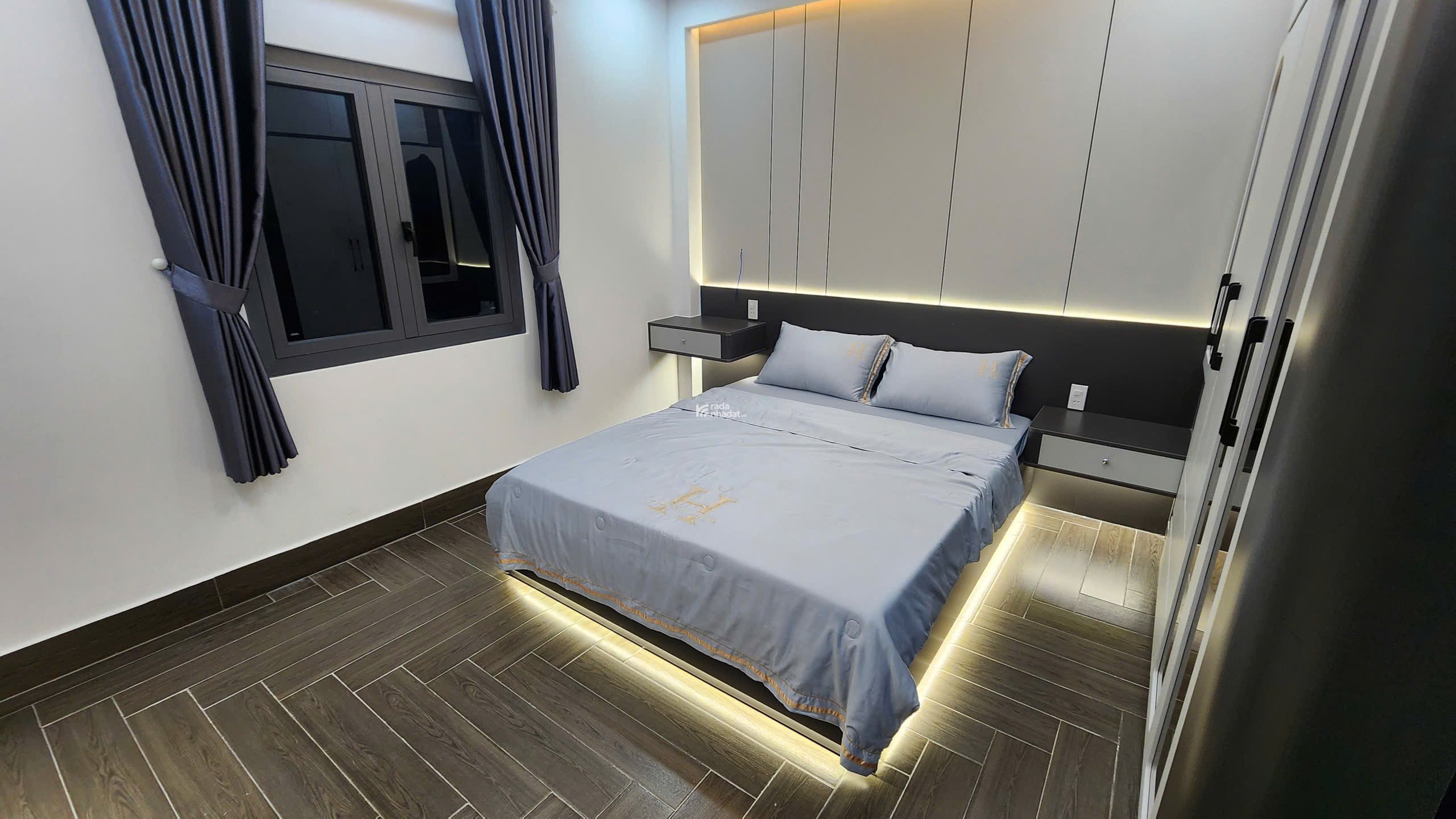 CHÂN DÀI 4 TẦNG - MẶT TIỀN KÊNH TÔ NGỌC VÂN - FULL NỘI THẤT - SÂN ĐẬU 5 Ô TÔ